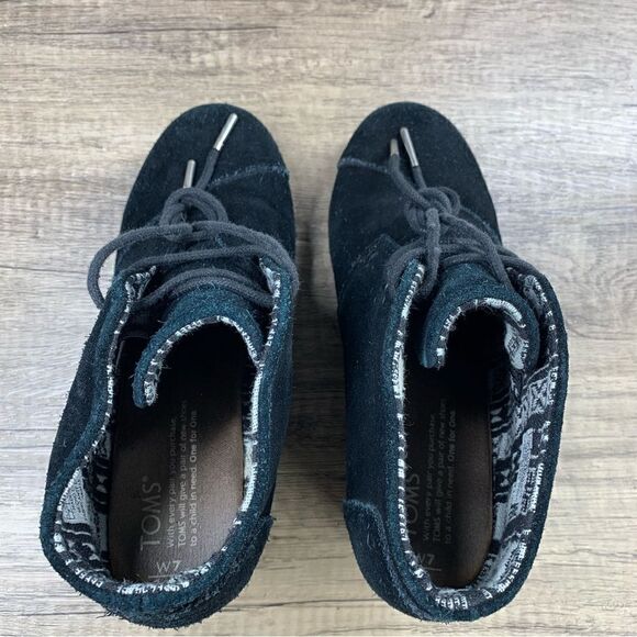 TOMS~Women's~Black Suede Nubuck Desert Lace Up Wedge Ankle Boots~Size 7 - Picture 8 of 11